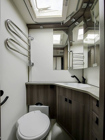 KABE Estate 560 GLE KS 4 of 19