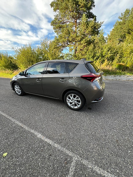 Toyota Auris 8 of 20