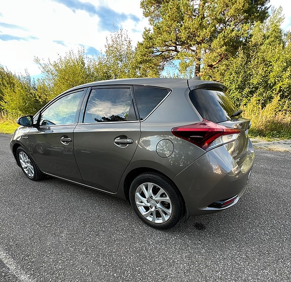 Toyota Auris 2 of 20