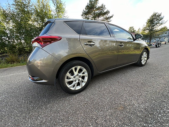 Toyota Auris 12 of 20