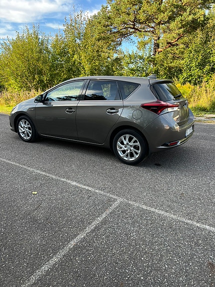Toyota Auris 9 of 20