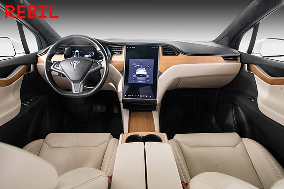Tesla Model X 23 of 30