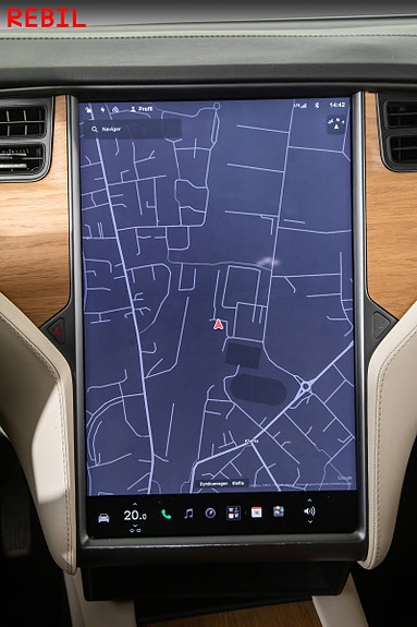 Tesla Model X 13 of 30