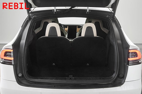 Tesla Model X 17 of 30