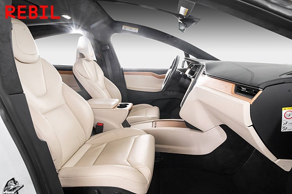 Tesla Model X 29 of 30