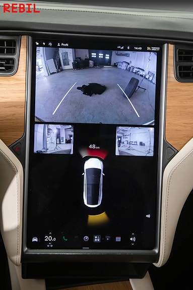 Tesla Model X 14 of 30