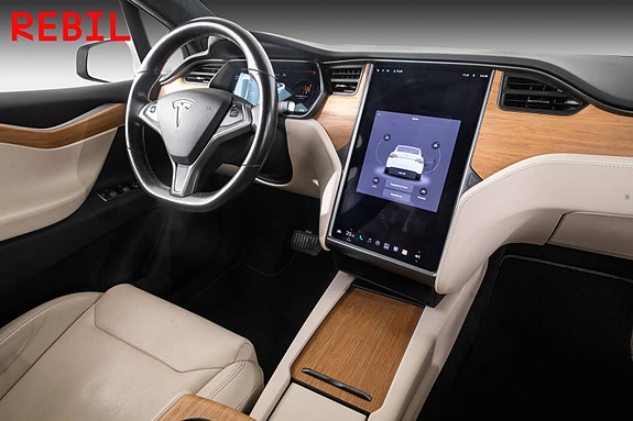Tesla Model X 25 of 30
