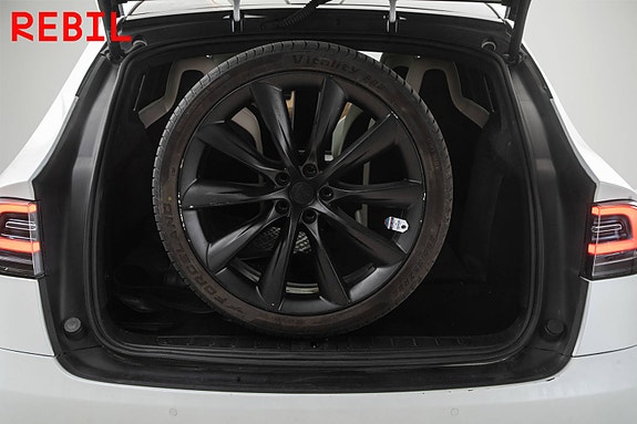 Tesla Model X 18 of 30