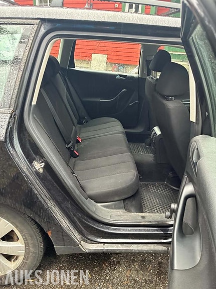 Volkswagen Passat 20 of 30