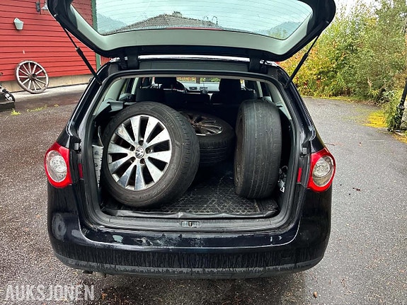 Volkswagen Passat 4 of 30