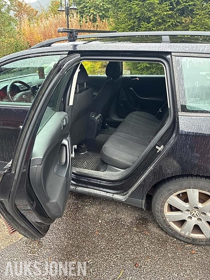 Volkswagen Passat 18 of 30