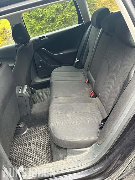Volkswagen Passat 19 of 30