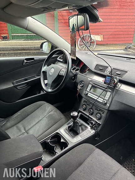 Volkswagen Passat 16 of 30