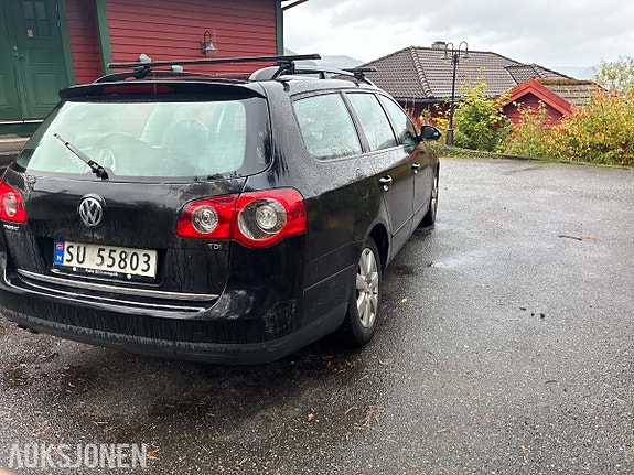 Volkswagen Passat 5 of 30