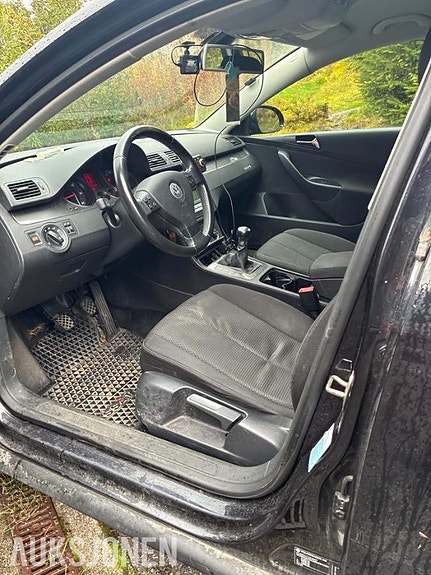 Volkswagen Passat 9 of 30
