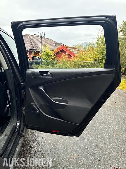 Volkswagen Passat 22 of 30