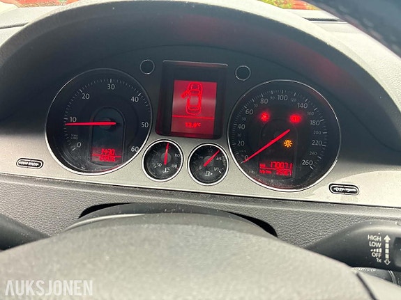 Volkswagen Passat 12 of 30