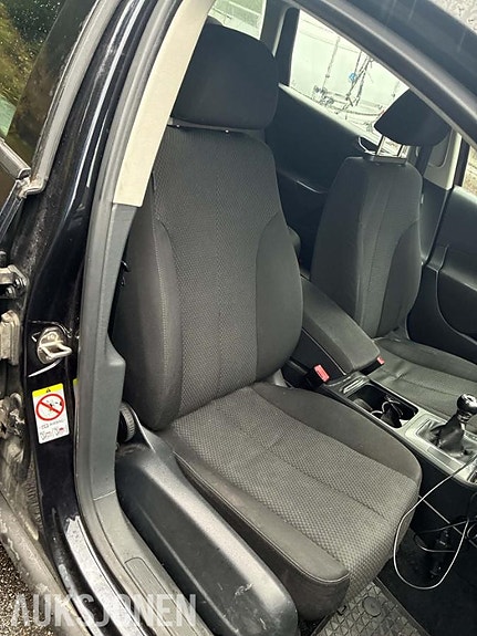 Volkswagen Passat 17 of 30