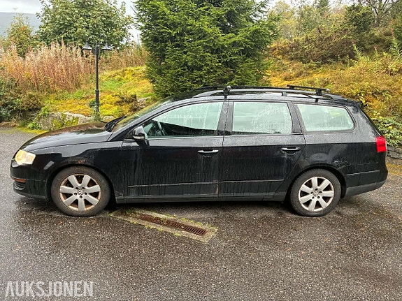 Volkswagen Passat 2 of 30