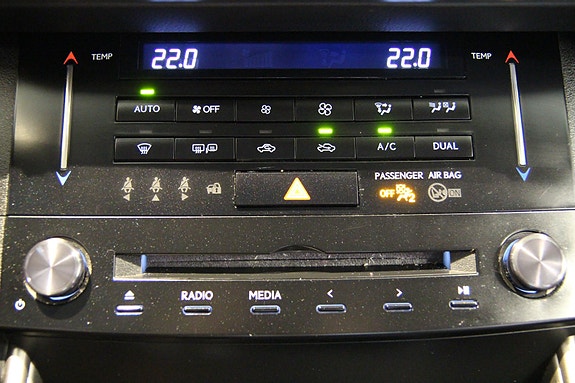 Lexus IS300h 27 of 30