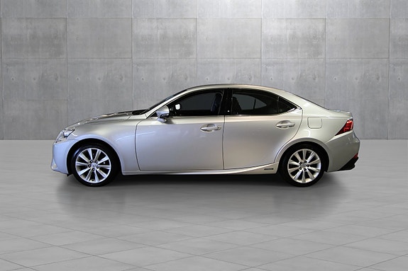 Lexus IS300h 4 of 30