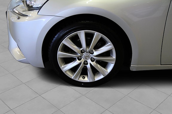 Lexus IS300h 3 of 30