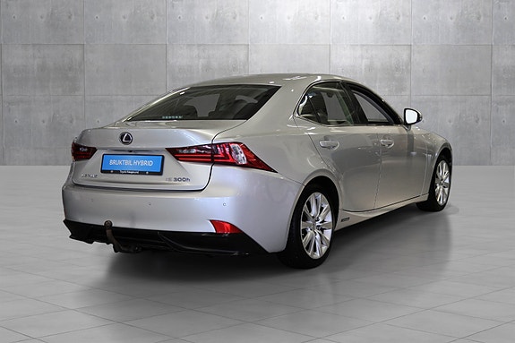 Lexus IS300h 7 of 30