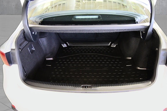 Lexus IS300h 15 of 30