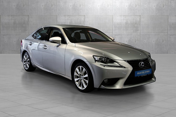 Lexus IS300h 9 of 30