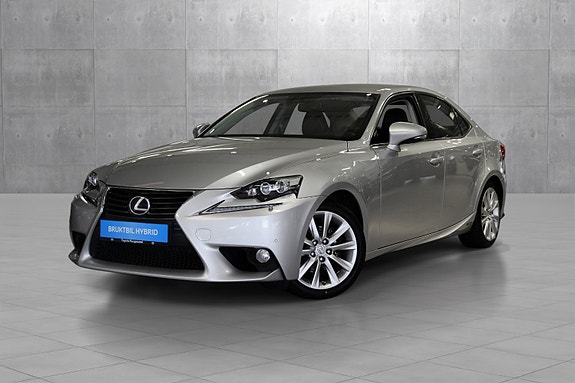 Lexus IS300h 2 of 30