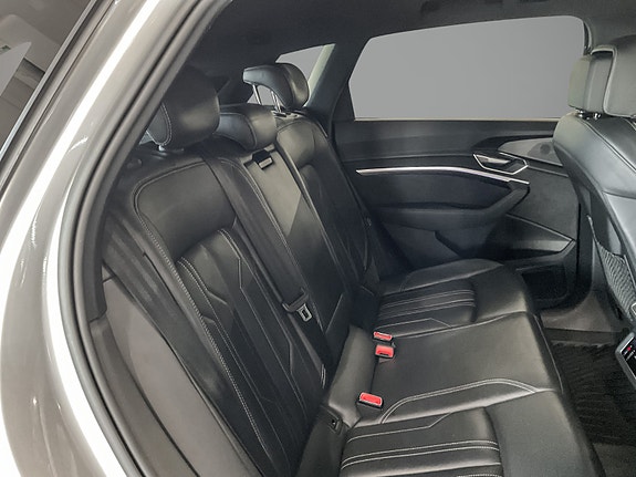 Audi e-tron 28 of 30