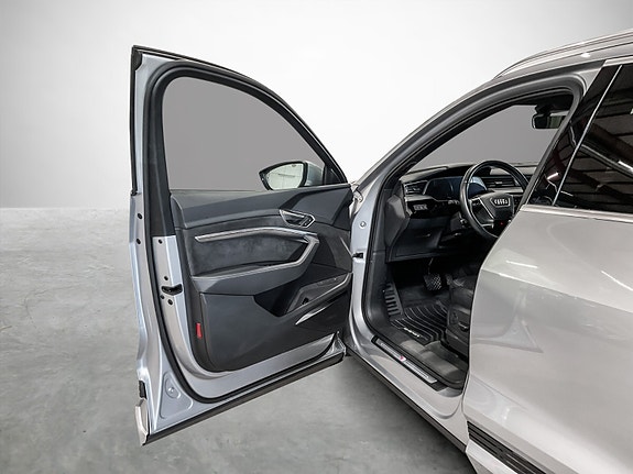 Audi e-tron 9 of 30