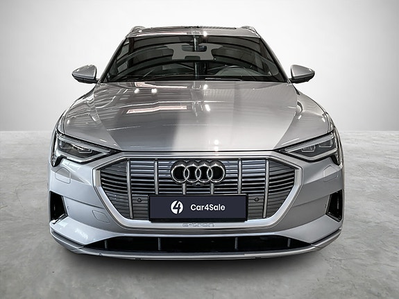Audi e-tron 8 of 30
