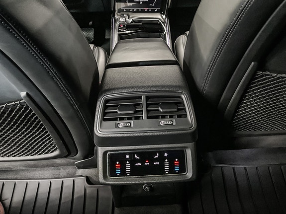 Audi e-tron 26 of 30