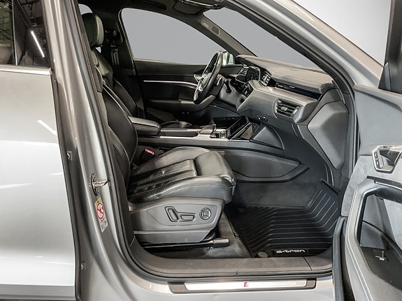 Audi e-tron 21 of 30
