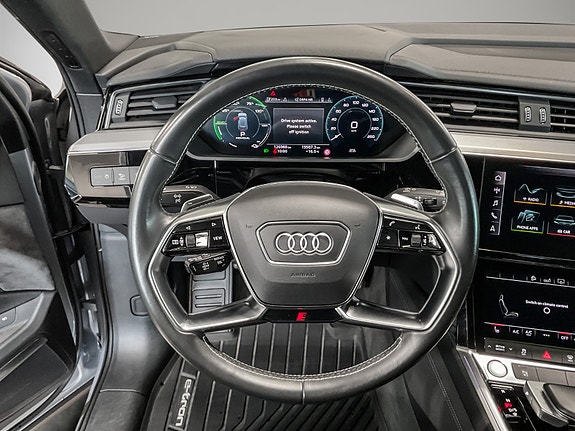 Audi e-tron 14 of 30