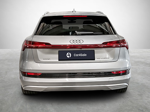 Audi e-tron 4 of 30