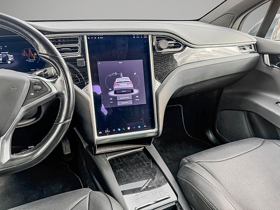 Tesla Model X 13 of 22