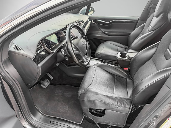Tesla Model X 8 of 22
