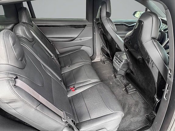 Tesla Model X 18 of 22