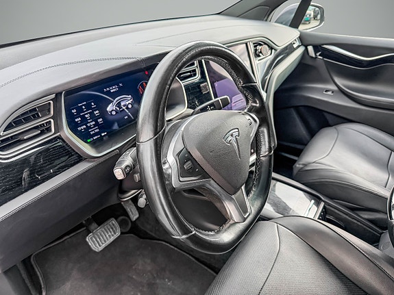Tesla Model X 9 of 22