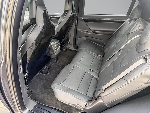 Tesla Model X 17 of 22