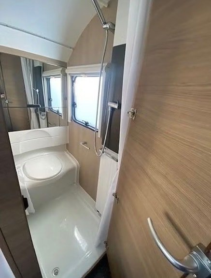 Adria Adora 613pk 10 of 18