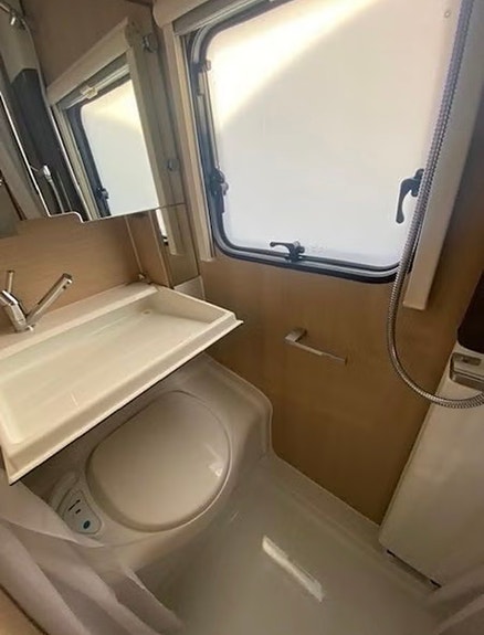Adria Adora 613pk 11 of 18