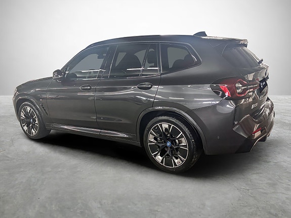 BMW iX3 3 of 26