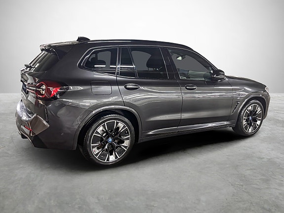 BMW iX3 5 of 26