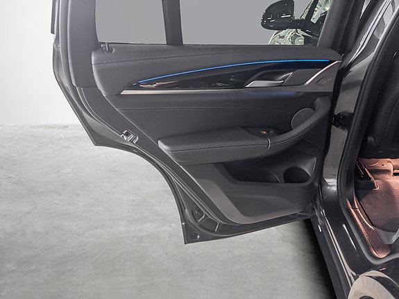 BMW iX3 18 of 26