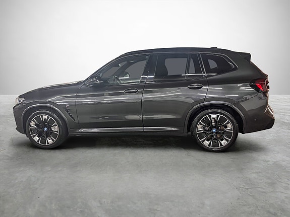 BMW iX3 2 of 26