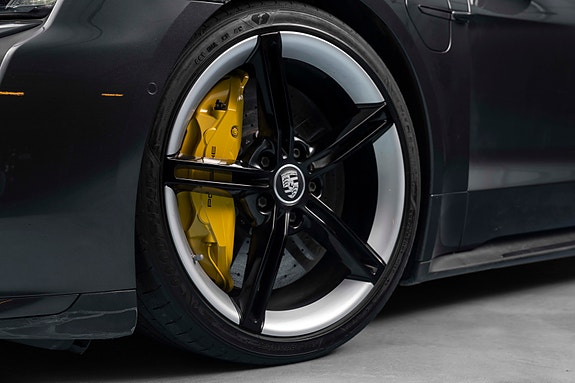 Porsche Taycan 3 of 30