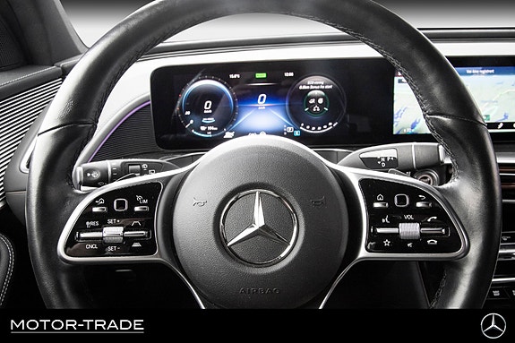 Mercedes-Benz EQC400 13 of 28